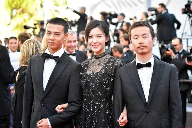 (170520) -- CANNES, May 20, 2017 -- Chinese actor Yin Fang, actress Yang Zishan and director Li Ruijun (from L to R), pose for photos on the red carpet for the screening of the film 120 BPM (120 Beats Per Minute) in competition at the 70th Cannes Film Festival in Cannes, France on May 20, 2017. ) FRANCE-CANNES-70TH CANNES FILM FESTIVAL-120 BPM-RED CARPET ChenxYichen 