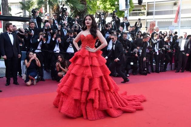 Aishwaria Rai CINEMA : 70 eme Festival de Cannes - Tapis Rouge 120 Battements Par Minute - 20 05 2017 LoicThebaud Panoramic 