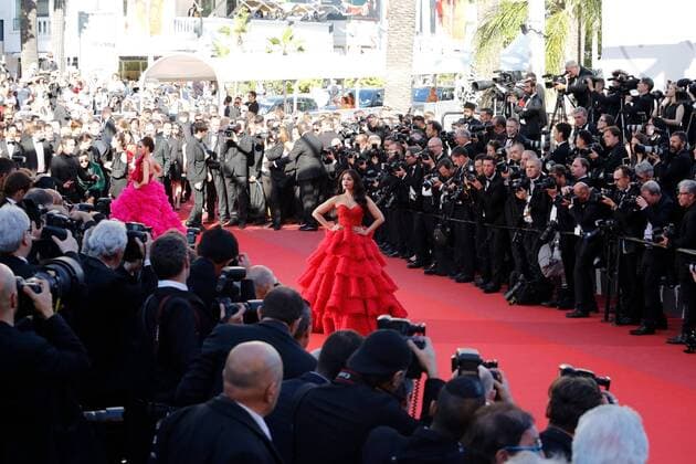 Aishwaria Rai CINEMA : 70 eme Festival de Cannes - Tapis Rouge 120 Battements Par Minute - 20 05 2017 LoicThebaud Panoramic 