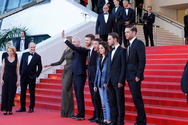 L ?quipe du film 120 battements par minute CINEMA : 70 eme Festival de Cannes - Tapis Rouge 120 Battements Par Minute - 20 05 2017 LoicThebaud Panoramic 