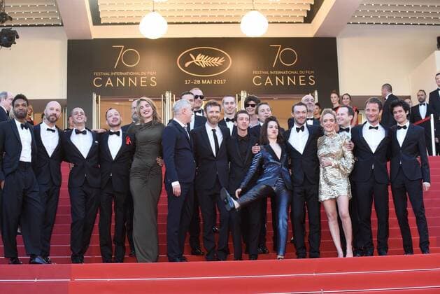 L equipe du film 120 battements par minute CINEMA : 70 eme Festival de Cannes - Tapis Rouge 120 Battements Par Minute - 20 05 2017 LoicThebaud Panoramic 