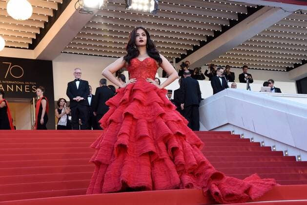 Aishwaria Rai CINEMA : 70 eme Festival de Cannes - Tapis Rouge 120 Battements Par Minute - 20 05 2017 LoicThebaud Panoramic 
