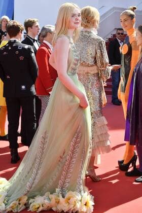 217834 Degun-Paoli Starface 2017-05-21 Cannes France 70eme Festival International du Film de Cannes. Montee des Marches du film How to Talk to Girls at Parties . 70th International Cannes Film Festival. Red Carpet of How to Talk to Girls at Parties movie. Fanning, Elle  Copyright: xDegun-Paolix STAR_217834_024