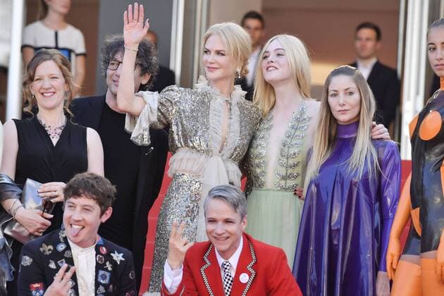 217834 Degun-Paoli Starface 2017-05-21 Cannes France 70eme Festival International du Film de Cannes. Montee des Marches du film How to Talk to Girls at Parties . 70th International Cannes Film Festival. Red Carpet of How to Talk to Girls at Parties movie. Fanning, Elle; Mitchell, John Cameron; Gaiman, Neil; Sharp, Alex  Copyright: xDegun-Paolix STAR_217834_029