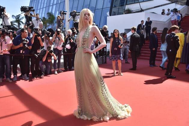 217834 Degun-Paoli Starface 2017-05-21 Cannes France 70eme Festival International du Film de Cannes. Montee des Marches du film How to Talk to Girls at Parties . 70th International Cannes Film Festival. Red Carpet of How to Talk to Girls at Parties movie. Fanning, Elle  Copyright: xDegun-Paolix STAR_217834_039