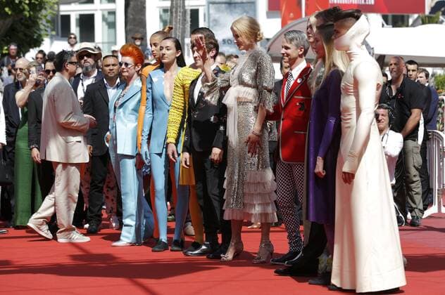 Sandy Powell, Alex Sharp, Nicole Kidman, John Cameron Mitchell and Cast at the How To Talk To Girls At Parties premiere during the 70th Cannes Film Festival at the Palais des Festivals on May 21, 2017 in Cannes, France Foto:xD.xBedrosianx xFuturexImage