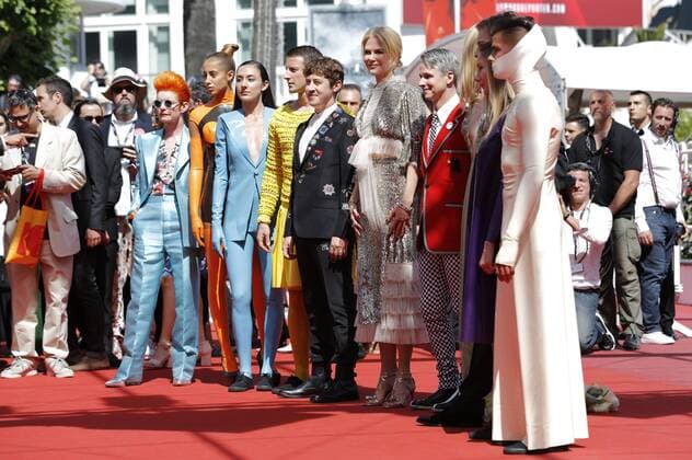 Sandy Powell, Alex Sharp, Nicole Kidman, John Cameron Mitchell and Cast at the How To Talk To Girls At Parties premiere during the 70th Cannes Film Festival at the Palais des Festivals on May 21, 2017 in Cannes, France Foto:xD.xBedrosianx xFuturexImage