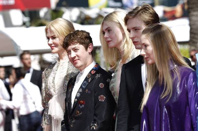 Nicole Kidman, Alex Sharp, Elle Fanning and A.J. Lewis and models at the How To Talk To Girls At Parties premiere during the 70th Cannes Film Festival at the Palais des Festivals on May 21, 2017 in Cannes, France Foto:xD.xBedrosianx xFuturexImage