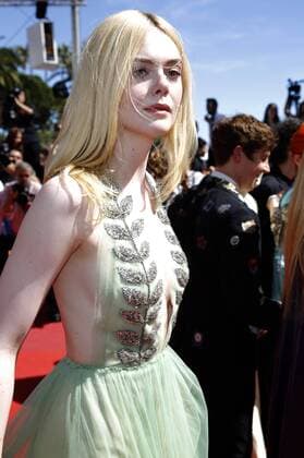 Elle Fanning at the How To Talk To Girls At Parties premiere during the 70th Cannes Film Festival at the Palais des Festivals on May 21, 2017 in Cannes, France Foto:xD.xBedrosianx xFuturexImage