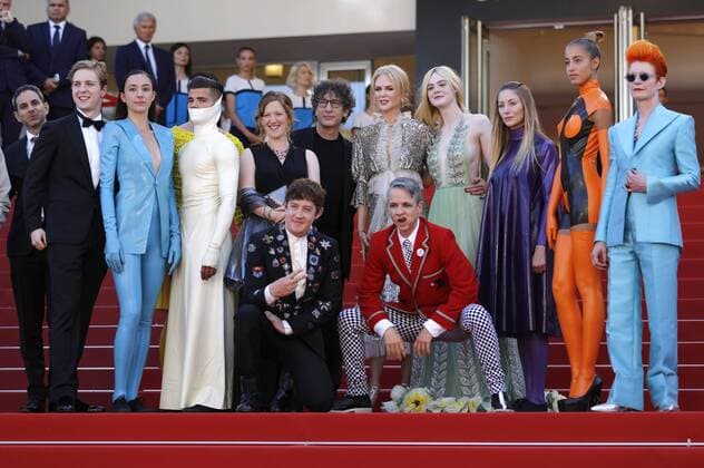 Alex Sharp, A.J. Lewis, Neil Gaiman, Nicoel Kidman, John Cameron Mitchell, Elle Fanning, Sandy Powell and cast at the How To Talk To Girls At Parties premiere during the 70th Cannes Film Festival at the Palais des Festivals on May 21, 2017 in Cannes, France Foto:xD.xBedrosianx xFuturexImage
