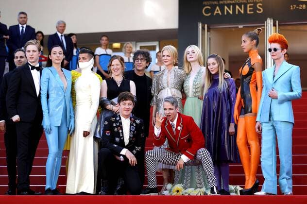 Alex Sharp, A.J. Lewis, Neil Gaiman, Nicoel Kidman, John Cameron Mitchell, Elle Fanning, Sandy Powell and cast at the How To Talk To Girls At Parties premiere during the 70th Cannes Film Festival at the Palais des Festivals on May 21, 2017 in Cannes, France Foto:xD.xBedrosianx xFuturexImage