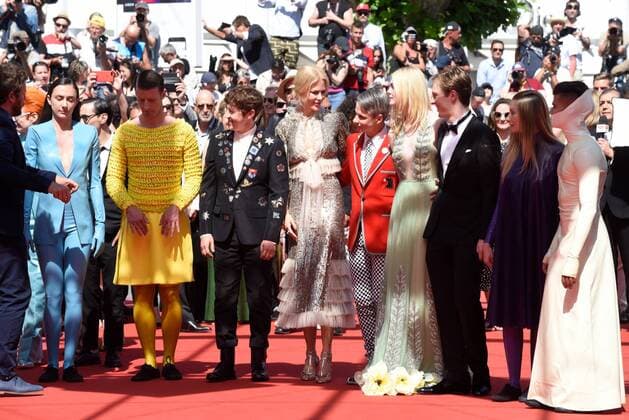 Nicole Kidman, Elle Fanning CINEMA : 70 eme Festival de Cannes - Tapis Rouge - How To Talk To Girls At Parties - 21 05 2017 LoicThebaud Panoramic 