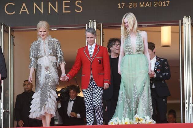 217843 Degun-Paoli Starface 2017-05-21 Cannes France 70eme Festival International du Film de Cannes. Redescente du film How to Talk to Girls at Parties . 70th International Cannes Film Festival. Cast of How to talk to Girls at parties leaving the screening. Kidman, Nicole; Fanning, Elle  Copyright: xDegun-Paolix STAR_217843_027