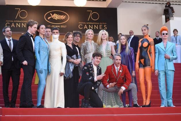 Nicole Kidman, Elle Fanning CINEMA : 70 eme Festival de Cannes - Tapis Rouge - How To Talk To Girls At Parties - 21 05 2017 LoicThebaud Panoramic 