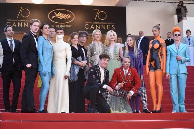 Nicole Kidman, Elle Fanning CINEMA : 70 eme Festival de Cannes - Tapis Rouge - How To Talk To Girls At Parties - 21 05 2017 LoicThebaud Panoramic 