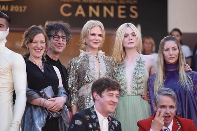 Nicole Kidman, Elle Fanning CINEMA : 70 eme Festival de Cannes - Tapis Rouge - How To Talk To Girls At Parties - 21 05 2017 LoicThebaud Panoramic 