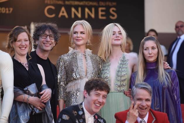 Nicole Kidman, Elle Fanning CINEMA : 70 eme Festival de Cannes - Tapis Rouge - How To Talk To Girls At Parties - 21 05 2017 LoicThebaud Panoramic 