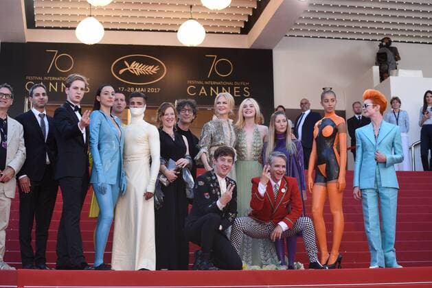 Nicole Kidman, Elle Fanning CINEMA : 70 eme Festival de Cannes - Tapis Rouge - How To Talk To Girls At Parties - 21 05 2017 LoicThebaud Panoramic 