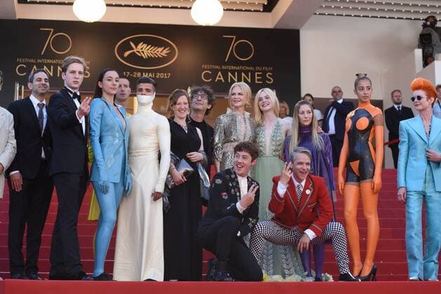 Nicole Kidman, Elle Fanning CINEMA : 70 eme Festival de Cannes - Tapis Rouge - How To Talk To Girls At Parties - 21 05 2017 LoicThebaud Panoramic 