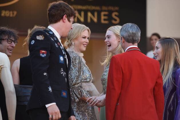 Nicole Kidman, Elle Fanning CINEMA : 70 eme Festival de Cannes - Tapis Rouge - How To Talk To Girls At Parties - 21 05 2017 LoicThebaud Panoramic 