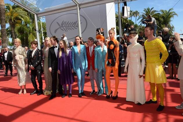 May 21, 2017 - Cannes, France - CANNES, FRANCE - MAY 21: Actresses Nicole Kidman, Elle Fanning, actors Alex Sharp, AJ Lewis, director John Cameron Mitchell and the cast of the movie attend the How To Talk To Girls At Parties screening during the 70th annual Cannes Film Festival at Palais des Festivals on May 21, 2017 in Cannes, France Cannes France - ZUMAi09_ 20170521_zaf_i09_040 Copyright: xFrederickxInjimbertx
