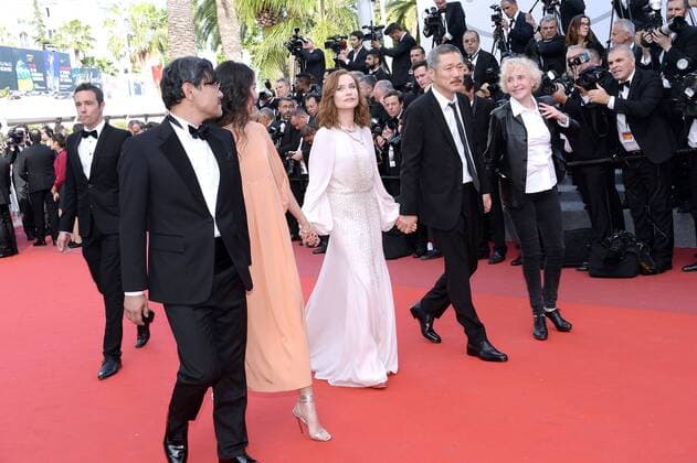 217837 Degun-Paoli Starface 2017-05-21 Cannes France 70eme Festival International du Film de Cannes. Montee des Marches du film The Meyerowitz Stories . 70th International Cannes Film Festival. Red Carpet of The Meyerowitz Stories movie Huppert, Isabelle; Minhee, Kim; Hong, Sang-soo  Copyright: xDegun-Paolix STAR_217837_004
