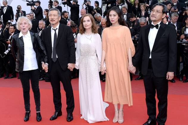 Bilder des Tages 217837 Degun-Paoli Starface 2017-05-21 Cannes France 70eme Festival International du Film de Cannes. Montee des Marches du film The Meyerowitz Stories . 70th International Cannes Film Festival. Red Carpet of The Meyerowitz Stories movie Huppert, Isabelle; Minhee, Kim; Hong, Sang-soo  Copyright: xDegun-Paolix STAR_217837_005