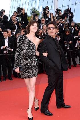 217837 Degun-Paoli Starface 2017-05-21 Cannes France 70eme Festival International du Film de Cannes. Montee des Marches du film The Meyerowitz Stories . 70th International Cannes Film Festival. Red Carpet of The Meyerowitz Stories movie Gainsbourg, Charlotte; Attal, Yvan  Copyright: xDegun-Paolix STAR_217837_025