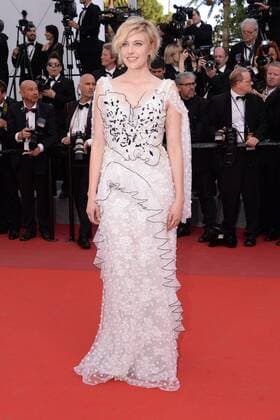 217837 Degun-Paoli Starface 2017-05-21 Cannes France 70eme Festival International du Film de Cannes. Montee des Marches du film The Meyerowitz Stories . 70th International Cannes Film Festival. Red Carpet of The Meyerowitz Stories movie Gerwig, Greta  Copyright: xDegun-Paolix STAR_217837_069