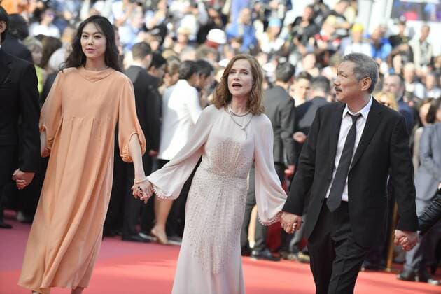 217837 Degun-Paoli Starface 2017-05-21 Etats-Unis 70eme Festival International du Film de Cannes. Montee des Marches du film The Meyerowitz Stories . 70th International Cannes Film Festival. Red Carpet of The Meyerowitz Stories movie Huppert, Isabelle  Copyright: xDegun-Paolix STAR_217837_090