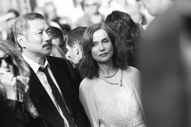217837 Degun-Paoli Starface 2017-05-21 Cannes France 70eme Festival International du Film de Cannes. Montee des Marches du film The Meyerowitz Stories . 70th International Cannes Film Festival. Red Carpet of The Meyerowitz Stories movie Huppert, Isabelle; Hong, Sang-soo  Copyright: xDegun-Paolix STAR_217837_161