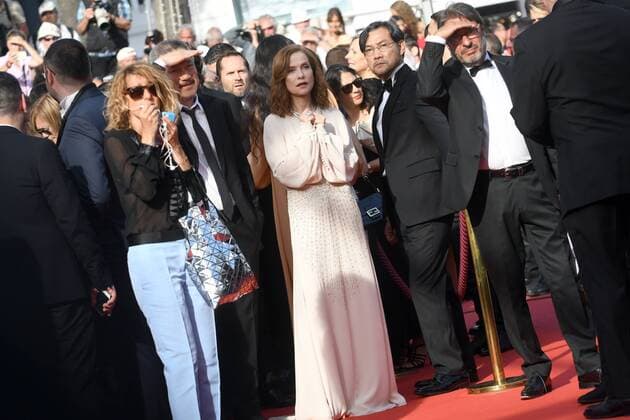 217837 Degun-Paoli Starface 2017-05-21 Cannes France 70eme Festival International du Film de Cannes. Montee des Marches du film The Meyerowitz Stories . 70th International Cannes Film Festival. Red Carpet of The Meyerowitz Stories movie Huppert, Isabelle; Hong, Sang-soo  Copyright: xDegun-Paolix STAR_217837_163