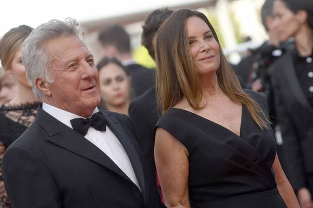 217837 Degun-Paoli Starface 2017-05-21 Cannes France 70eme Festival International du Film de Cannes. Montee des Marches du film The Meyerowitz Stories . 70th International Cannes Film Festival. Red Carpet of The Meyerowitz Stories movie Hoffman, Dustin; Gottsegen-Hoffman, Lisa  Copyright: xDegun-Paolix STAR_217837_177