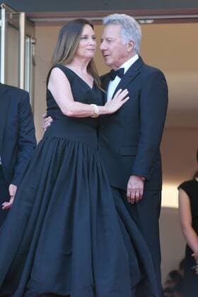 217837 Degun-Paoli Starface 2017-05-21 Cannes France 70eme Festival International du Film de Cannes. Montee des Marches du film The Meyerowitz Stories . 70th International Cannes Film Festival. Red Carpet of The Meyerowitz Stories movie Hoffman, Dustin; Gottsegen-Hoffman, Lisa  Copyright: xDegun-Paolix STAR_217837_185