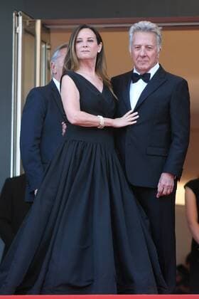 217837 Degun-Paoli Starface 2017-05-21 Cannes France 70eme Festival International du Film de Cannes. Montee des Marches du film The Meyerowitz Stories . 70th International Cannes Film Festival. Red Carpet of The Meyerowitz Stories movie Hoffman, Dustin; Gottsegen-Hoffman, Lisa  Copyright: xDegun-Paolix STAR_217837_192