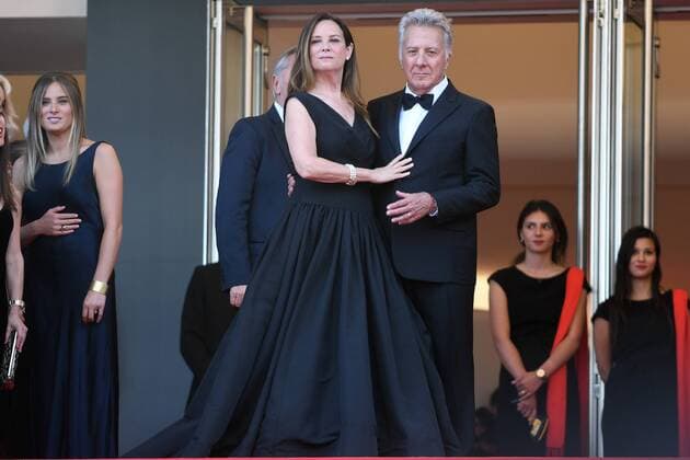 217837 Degun-Paoli Starface 2017-05-21 Cannes France 70eme Festival International du Film de Cannes. Montee des Marches du film The Meyerowitz Stories . 70th International Cannes Film Festival. Red Carpet of The Meyerowitz Stories movie Hoffman, Dustin; Gottsegen-Hoffman, Lisa  Copyright: xDegun-Paolix STAR_217837_193