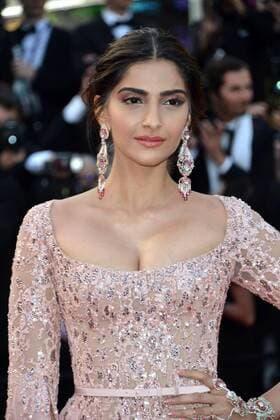 70th Cannes Film Festival 2017, Red carpet film The Meyerowitz Stories . Pictured: Sonam Kapoor  Copyright: xSimonexComix xCannesx xIPAx xCannesx