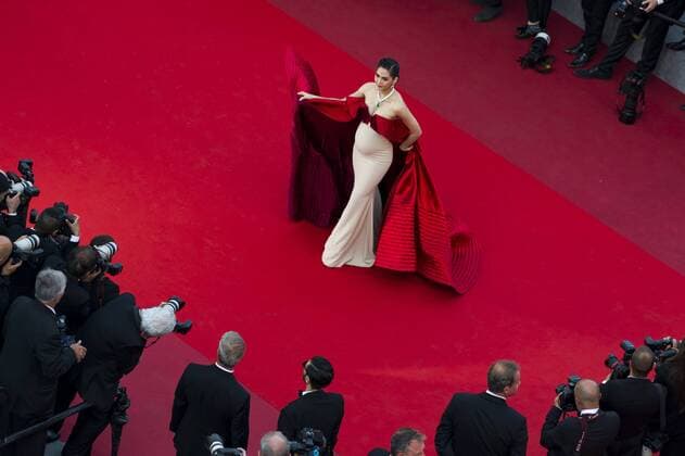 217839 Scanella Starface 2017-05-21 Cannes France 70eme Festival International du Film de Cannes. Montee des Marches du film The Meyerowitz Stories . 70th International Cannes Film Festival. Red Carpet of The Meyerowitz Stories movie . Hargate, Araya Alberta  Copyright: xScanellax STAR_217839_021