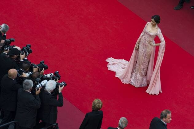 217839 Scanella Starface 2017-05-21 Cannes France 70eme Festival International du Film de Cannes. Montee des Marches du film The Meyerowitz Stories . 70th International Cannes Film Festival. Red Carpet of The Meyerowitz Stories movie . Kapoor, Sonam  Copyright: xScanellax STAR_217839_023