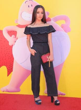 May 21, 2017 - Westwood, CA, United States - 21 May 2017 - Westwood, California - Jenna Ortega. Premiere of Dreamwork s Captain Underpants: The First Epic Movie held at Regency Village Theater in Westwood. Photo Credit: AdMedia Westwood United States - ZUMAa123 20170521_zaa_a123_059 Copyright: xBirdiexThompsonx
