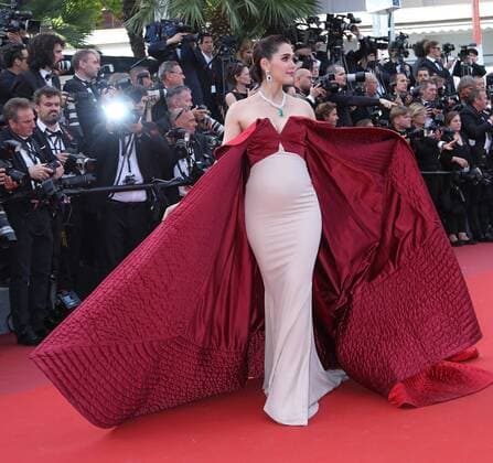 Araya Hargate arrives on the red carpet before the screening of the film The Meyerowitz Stories (New and Selected) during the 70th annual Cannes International Film Festival in Cannes, France on May 21, 2017.  CAN20170521090 DAVIDxSILPA