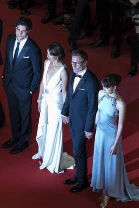 217846 Scanella Starface 2017-05-21 Cannes France 70eme Festival International du Film de Cannes. Montee des Marches du film Le Redoutable , vues depuis le toit du palais. 70th International Cannes Film Festival. Red Carpet of The Horowitz Stoires movie. View from the roof top Garrel, Louis; Béjo, Bérenice; Hazanavicius, Michel; Martin, Stacy  Copyright: xScanellax STAR_217846_014