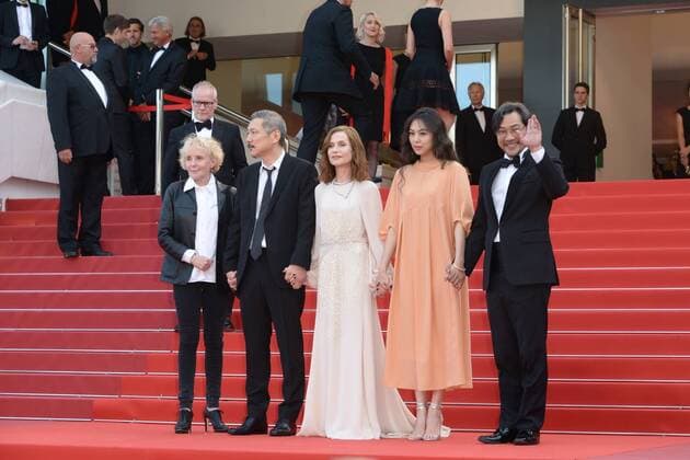 May 21, 2017 - Cannes, France - CANNES, FRANCE - MAY 21: Claire Denis, director Hong SangSoo, Isabelle Hupert, Kim Minheet and Jeong Jinyoung of Claire s Camera (Keul-Le-Eo-Ui-Ka-Me-La) walk the red carpet ahead of the The Meyerowitz Stories screening during the 70th annual Cannes Film Festival at Palais des Festivals on May 21, 2017 in Cannes, France. Cannes France - ZUMAi09_ 20170521_zaf_i09_098 Copyright: xFrederickxInjimbertx