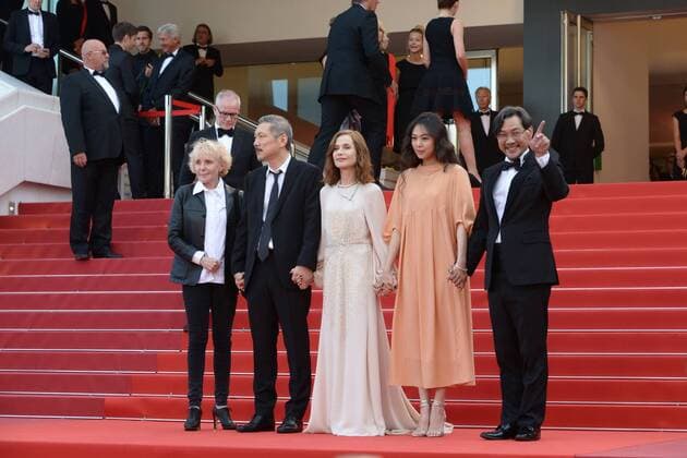 May 21, 2017 - Cannes, France - CANNES, FRANCE - MAY 21: Claire Denis, director Hong SangSoo, Isabelle Hupert, Kim Minheet and Jeong Jinyoung of Claire s Camera (Keul-Le-Eo-Ui-Ka-Me-La) walk the red carpet ahead of the The Meyerowitz Stories screening during the 70th annual Cannes Film Festival at Palais des Festivals on May 21, 2017 in Cannes, France. Cannes France - ZUMAi09_ 20170521_zaf_i09_099 Copyright: xFrederickxInjimbertx