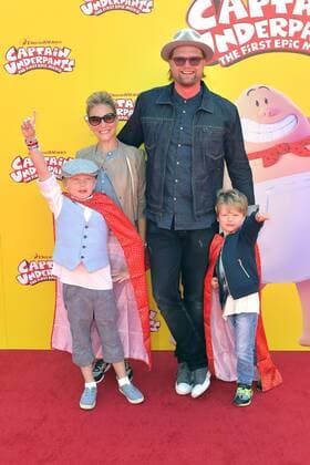 Adam Anders mit Familie bei der Premiere des Animationsfilms Captain Underpants: The First Epic Movie in Regency Village Theatre. Westwood, 21.05.2017 Foto:xD.xStarbuckx xFuturexImage