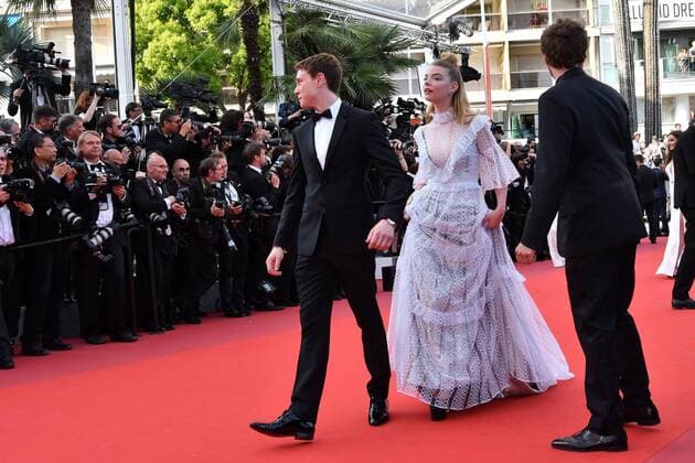 Anya Taylor-Joy und George MacKay Premiere THE MEYEROWITZ STORIES 70. Filmfestspiele Cannes Red Carpet Cannes 21. Mai 2017 Bitte Fotovermerk: SPÖTTEL-PICTURE Premiere THE MEYEROWITZ STORIES