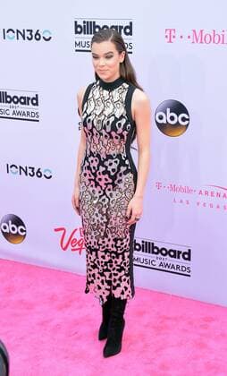 May 22, 2017 - Las Vegas, Nevada, United States of America - Singer Hailee Steinfeld attends the 2017 Billboard Music Awards on May 21, 2017 at T-Mobile Arena in Las Vegas, Nevada. Las Vegas United States of America - ZUMAt114 20170522_zap_t114_088 Copyright: xMarcelxThomasx