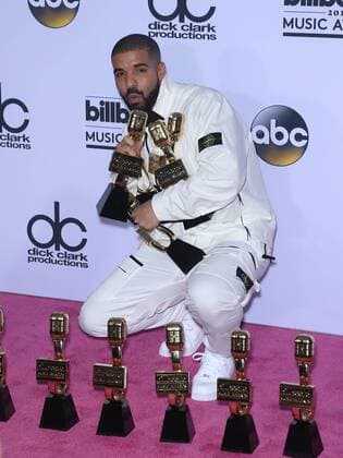 May 21, 2017 - Las Vegas, NV, United States - 21 May 2017 - Las Vegas, Nevada - Drake. 2017 Billboard Music Awards Press Room at T-Mobile Arena. Photo Credit: MJT AdMedia Las Vegas United States - ZUMAa123 20170521_zaa_a123_471 Copyright: xMjt Admediax