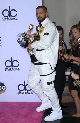 May 21, 2017 - Las Vegas, NV, United States - 21 May 2017 - Las Vegas, Nevada - Drake. 2017 Billboard Music Awards Press Room at T-Mobile Arena. Photo Credit: MJT AdMedia Las Vegas United States - ZUMAa123 20170521_zaa_a123_463 Copyright: xMjt Admediax