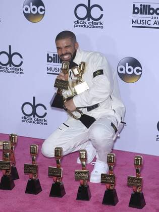 May 21, 2017 - Las Vegas, NV, United States - 21 May 2017 - Las Vegas, Nevada - Drake. 2017 Billboard Music Awards Press Room at T-Mobile Arena. Photo Credit: MJT AdMedia Las Vegas United States - ZUMAa123 20170521_zaa_a123_465 Copyright: xMjt Admediax